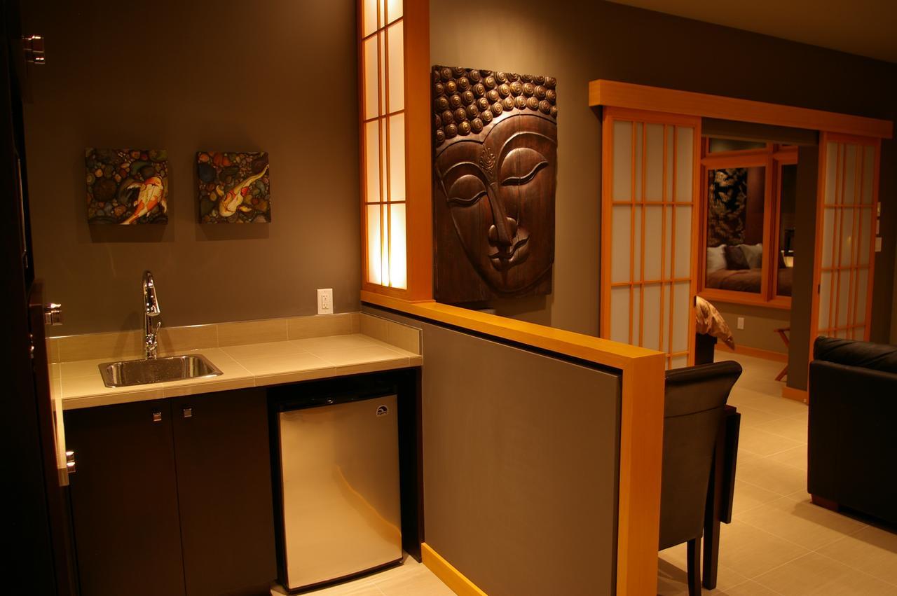 Shades Of Jade Inn & Spa Roberts Creek ภายนอก รูปภาพ